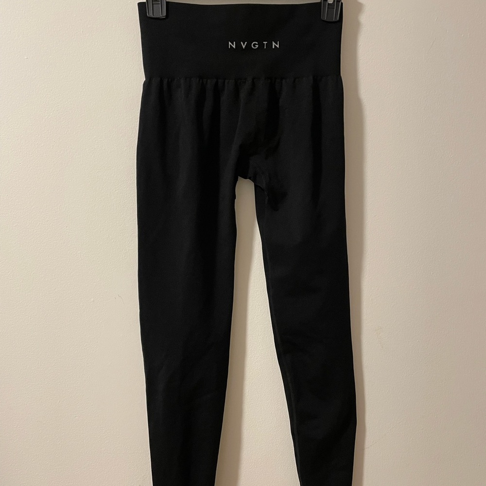 Black seamless NVGTN leggings
